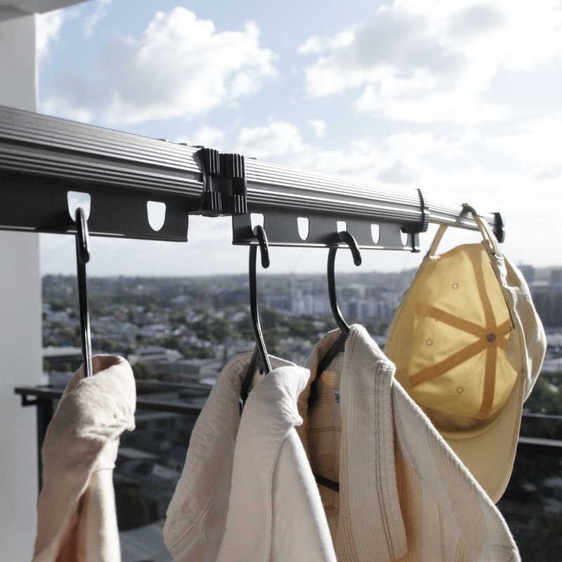 Flowi™ Suction Clothes Hanger